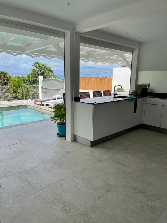 Les Appart Villa Sunbay Caraibes Avec Piscine Privative Vue Mer Et Montagne Le François 外观 照片