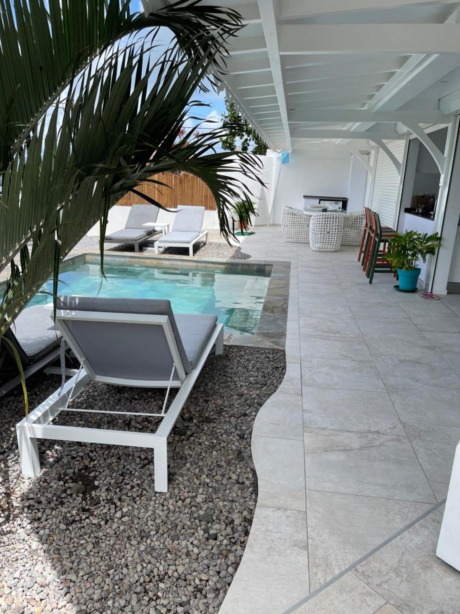 Les Appart Villa Sunbay Caraibes Avec Piscine Privative Vue Mer Et Montagne Le François 外观 照片